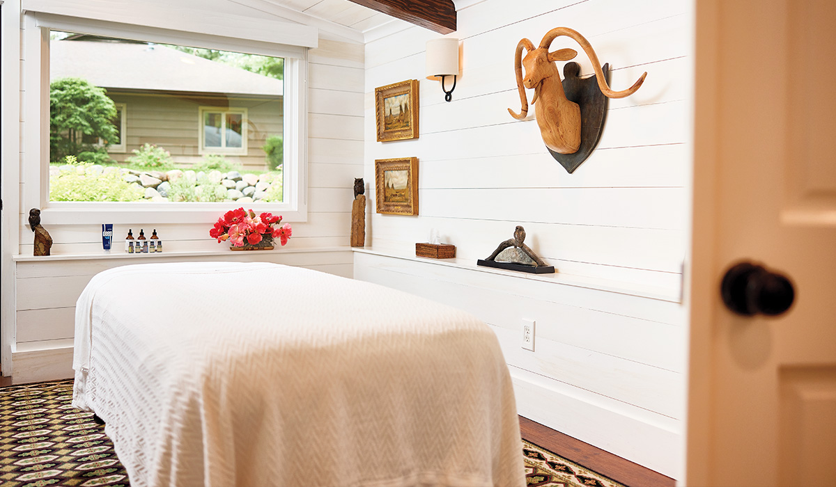 Relieve stress and tension with a calming relaxation massage.