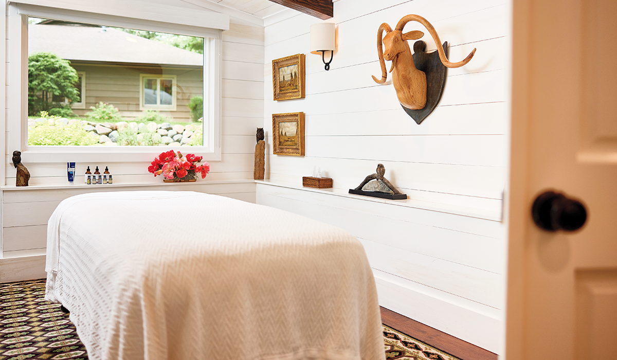 Relieve stress and tension with a calming relaxation massage.